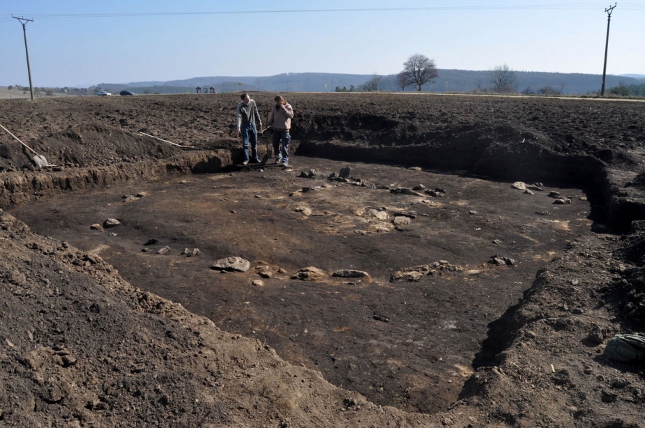 Archeologický výzkum mohyly. Autor P. Kos.