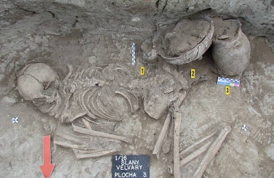 Hroby v archeologii – archeologie v hrobech