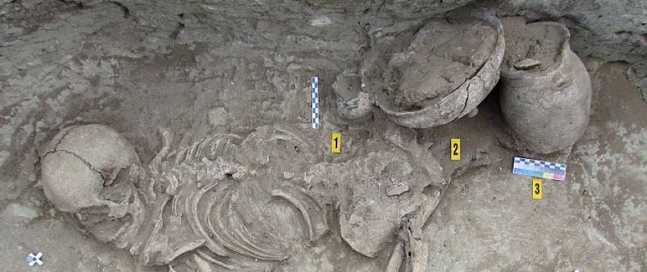 Hroby v archeologii – archeologie v hrobech