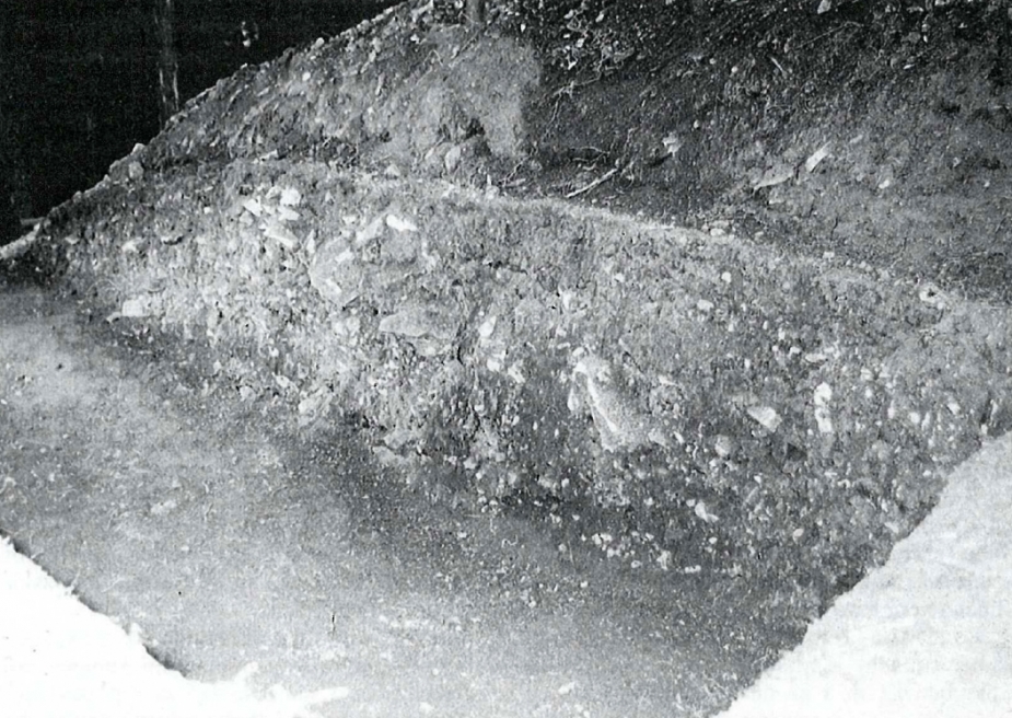 Výzkum opevnění hradiště z r. 1984 pod vedením A. Štrofa. Foto: zdroj archiv Muzea regionu Boskovicka.